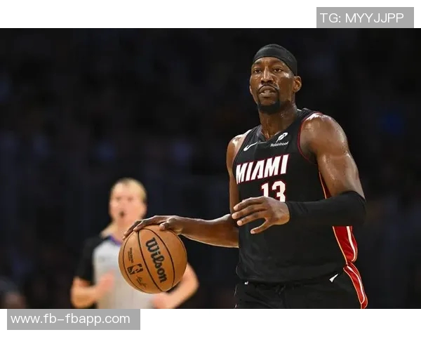 阿德巴约半场火力全开13投7中三分3中7砍下17分助力球队进攻