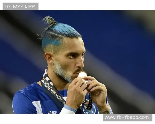 曼联考虑与赞助商DXC续约四年总价达8000万镑的合作方案